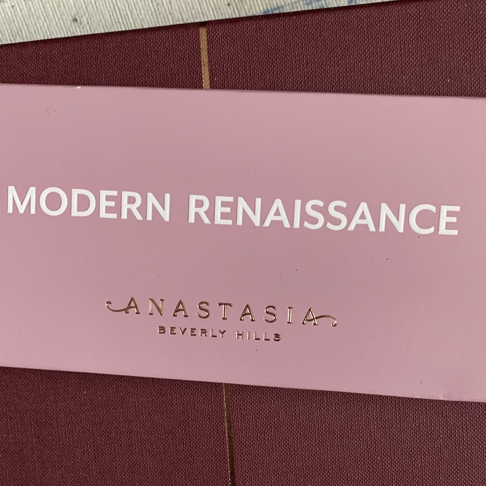 Anastasia Beverly Hills Modern Renaissance in Soft Pink